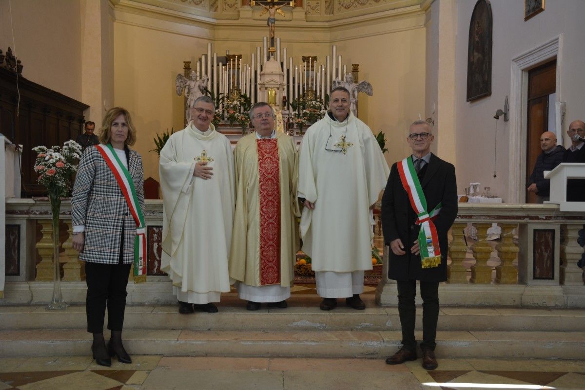 Don Stefano, don Alfredo, don Giorgio con i sindaci di Zovencedo e Val Liona